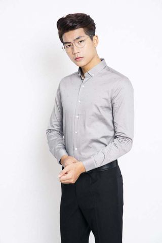 Sơ mi xám chấm bi chìm